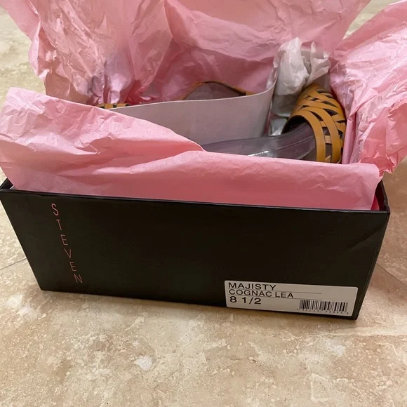 NEW Steve Madden Cognac/Tan Ankle Strap Pumps Heels. Size 8 1/2 M. - Picture 7 of 8